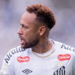 Neymar tem pequena lesão constatada e pode ter programação especial antes da estreia pela Seleção Brasileira