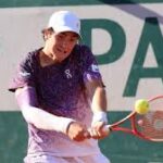 “A torcida me manteve acreditando”, diz Fonseca após vencer de virada e avançar em Roland-Garros