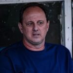Ceni chama gramado da Fonte Nova de “vergonha”, lamenta “erros tolos” do Bahia e explica escalação