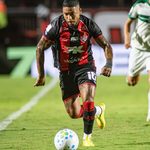 Quase dez anos após show de Marinho, Vitória volta ao Couto Pereira sem o atacante